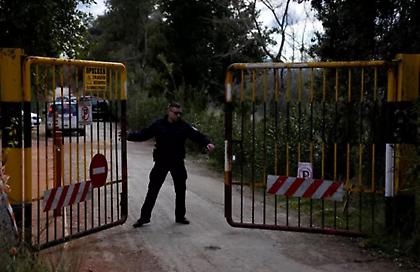 Κόσμος μαζεύεται στο Τατόι για την ταφή του τέως βασιλιά Κωνσταντίνου