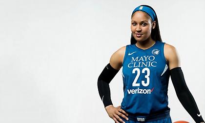 Τέλος καριέρας για Μάγια Μουρ