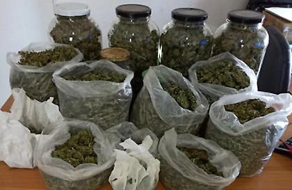 Πάτρα: Συνελήφθη έμπορος ναρκωτικών - Βρέθηκαν μεγάλες ποσότητες στο σπίτι του και σε γκαράζ