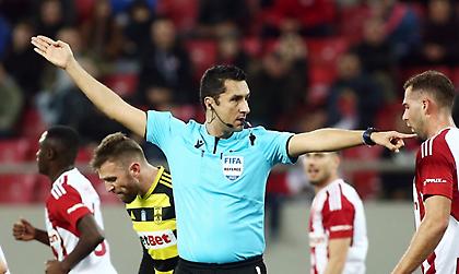 Άρης κατά Μπένετ: «Δεν καταλαβαίνει κανείς γιατί ακυρώθηκε το γκολ - Δεύτερη κίτρινη στον Βρουσάι»