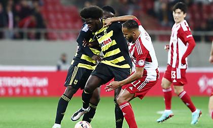 Πρόβλημα με Αμπουμπακάρ Καμαρά στον Άρη, αντικαταστάθηκε στο 35' από τον Γκρέι