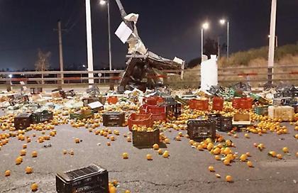 Μποτιλιάρισμα 10 χλμ στην Κηφισού λόγω εκτροπής νταλίκας - Γέμισε πορτοκάλια το οδόστρωμα