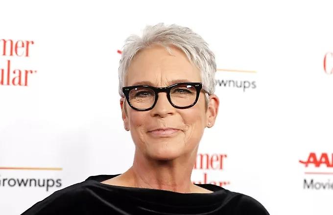 Τζέιμι Λι Κέρτις: Θύελλα αντιδράσεων για τη φωτογραφία με το γυμνό παιδί στο γραφείο της