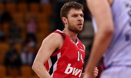 Βεζένκοφ: «Η άμυνα σε πάει μπροστά»