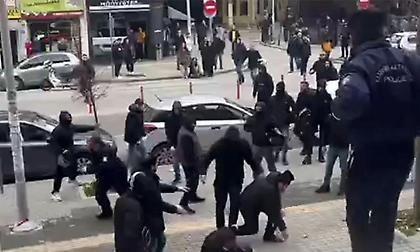 Επεισόδια μεταξύ οπαδών έξω από τα δικαστήρια για τη δολοφονία του Άλκη