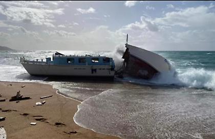 Μεσσηνία: Και τρίτο ακυβέρνητο ιστιοφόρο εντοπίστηκε σε παραλία της Τριφυλίας