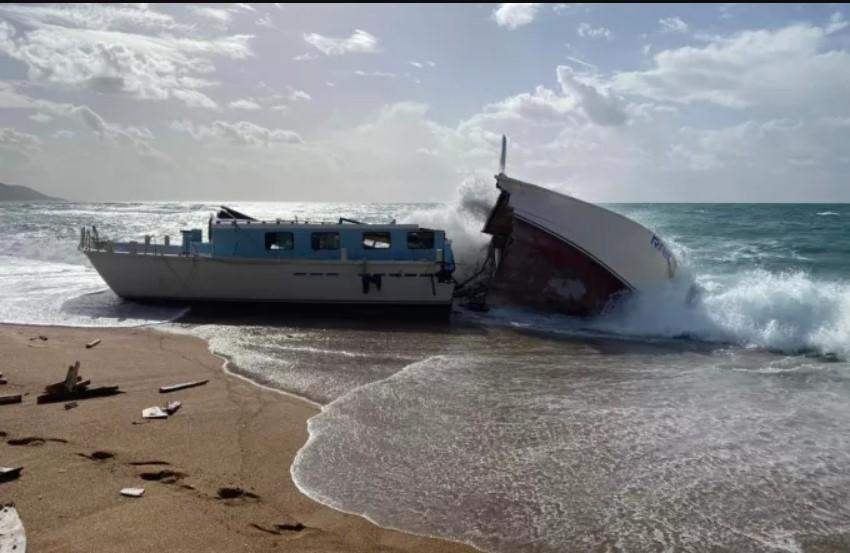 Μεσσηνία: Βρέθηκε και τρίτο ακυβέρνητο ιστιοφόρο σε παραλία