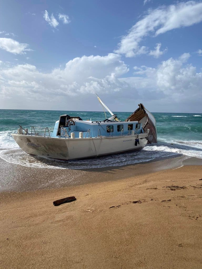 Μεσσηνία: Βρέθηκε και τρίτο ακυβέρνητο ιστιοφόρο σε παραλία