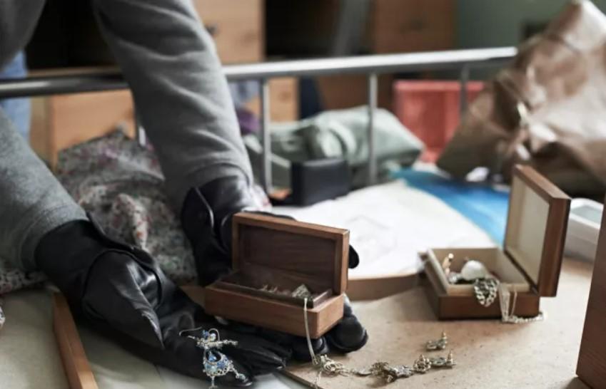 Χαλκιδική: Συμμορία γυναικών λήστευε σπίτια