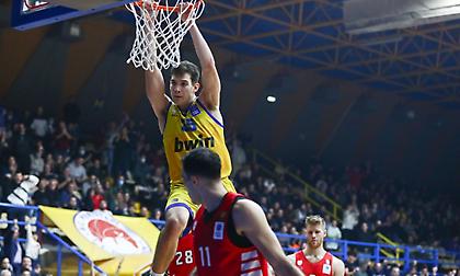 Aπό στόπερ, μπασκετμπολίστας: Η απίστευτη ιστορία του Βαγγέλη Ζούγρη που… τα έβαλε με τον Ολυμπιακό!