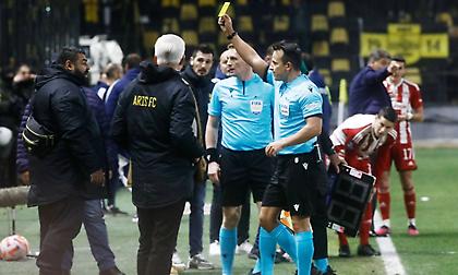 Η φάση που φωνάζει για χέρι του Εμβιλά και πέναλτι ο Άρης!