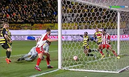 Από μηχανής... Μαζικού γλίτωσε τον Άρη με σωτήριο τάκλιν πάνω στη γραμμή