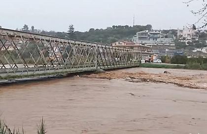 Ανεβαίνει επικίνδυνα η στάθμη του ποταμού Ευρώτα - Δείτε βίντεο και φωτογραφίες