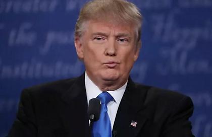 Το Facebook «ξεμπλοκάρει» τον Τραμπ