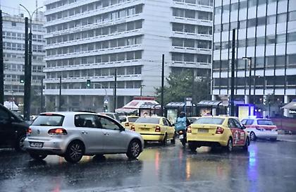 Κίνηση στους δρόμους: Έκλεισε το ρεύμα της παραλιακής από Πειραιά προς Συγγρού