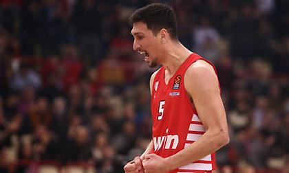 Έκανε δυο απανωτά airball, αλλά αποθεώθηκε ο Λαρεντζάκης!