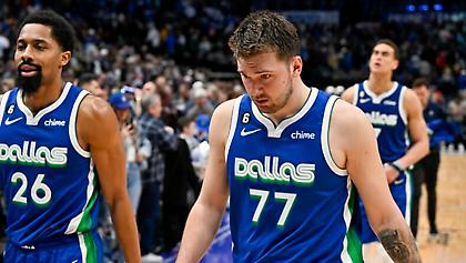 «Συναγερμός» στο Ντάλας: Αποχώρησε τραυματίας ο Ντόντσιτς από το παιχνίδι των Μάβερικς με τους Σανς