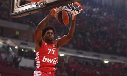 ΜακΚίσικ: «“Τρέφομαι” και παίρνω ενέργεια από τον κόσμο»