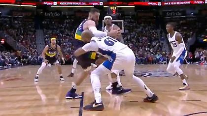 Αποβλήθηκε για αγκωνιά στον Γκίμπσον ο Βαλαντσιούνας