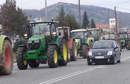 Στους δρόμους ξανά με τα τρακτέρ τους οι αγρότες στην Καρδίτσα σήμερα