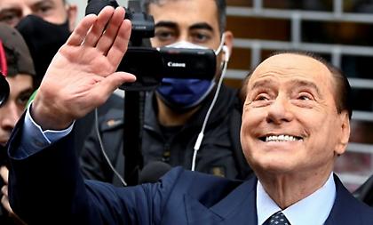 Μπερλουσκόνι για υπόσχεση με πόρνες: «Με έχουν πάρει 100 τηλέφωνα, θέλουν να τηρήσω ό,τι είπα»