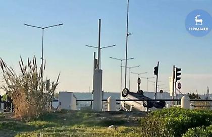 Τροχαίο ατύχημα στη Ρόδο: Ανατροπή οχήματος στον περιφερειακό δρόμο του Ζέφυρου