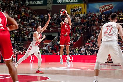 Λύγισε τον Ερυθρό και... κοιτάζει μπροστά η ανεβασμένη Αρμάνι!