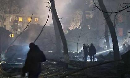 Ουκρανία: Τουλάχιστον δύο νεκροί από ρωσικό πλήγμα σε κτίριο κατοικιών στο Κραματόρσκ -