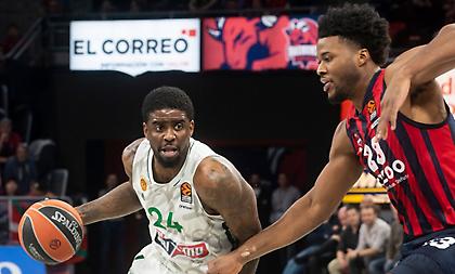 Εκνευρισμένος Μπέικον, έκανε χειρονομία και έβρισε την εξέδρα