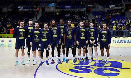 Ποδοσφαιρική διαμαρτυρία πριν το... τζάμπολ για τη Φενέρ!