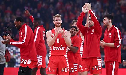 Ο Πρίντεζης, η Σάκκαρη και η χαρά του κόσμου του Ολυμπιακού