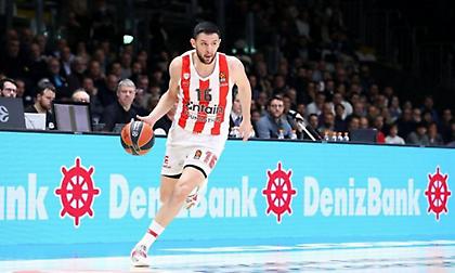 Παπανικολάου: «Σε κάθε ματς κάποιος βγαίνει μπροστά, απόψε ήταν ο Λούντζης»