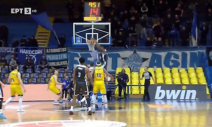 Μαγική ασίστ του Καράμπελα για το alley-oop κάρφωμα του Σιλά!