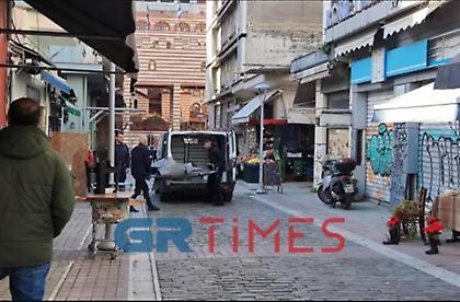 Θεσσαλονίκη: Άστεγος εντοπίστηκε νεκρός από τον ιδιοκτήτη του καταστήματος που τον φιλοξενούσε