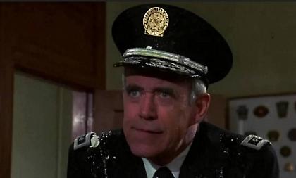 Πέθανε ο Τζορτζ Ρόμπερτσον, ο επίτροπος της αστυνομίας στη «Μεγάλη των Μπάτσων Σχολή»