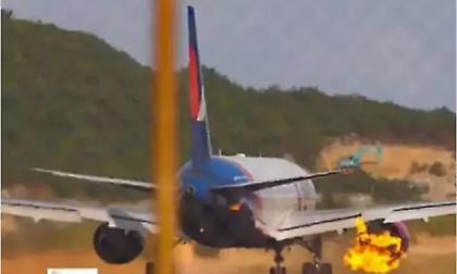 Τρόμος σε πτήση στην Ταϊλάνδη: Στις φλόγες κινητήρας τουριστικού αεροπλάνου