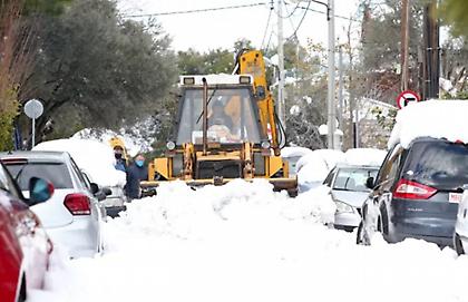 Έφτασε στην Αττική η κακοκαιρία «Barbara»: Χιονίζει στα βόρεια προάστια-Ποιοι δρόμοι έχουν κλείσει