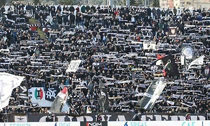 Εμετικό σύνθημα των οπαδών της Σπέτσια για τον θάνατο του Μαραντόνα!