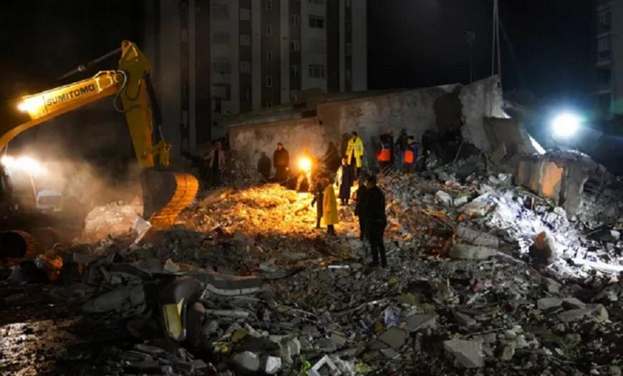 Πάνω από 3.500 οι νεκροί των σεισμών σε Τουρκία και Συρία