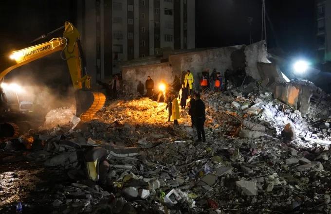 Πάνω από 4.300 οι νεκροί των σεισμών σε Τουρκία και Συρία