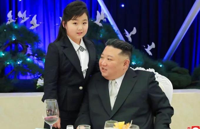 Νέα εμφάνιση με την 9χρονη κόρη του έκανε ο Κιμ Γιονγκ Ουν