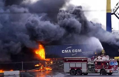 Σεισμός στην Τουρκία: Αναζωπυρώθηκε η πυρκαγιά στο λιμάνι Ισκεντερούν