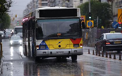 Τροχαίο στη Βασιλίσσης Σοφίας: Λεωφορείο συγκρούστηκε με ΙΧ - 10 ελαφρά τραυματίες