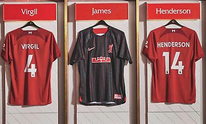 Η συλλεκτική φανέλα της Λίβερπουλ για τον Λεμπρόν