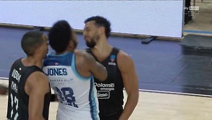 Παίκτης της Τουρκ Τέλεκομ χαστούκισε εν ψυχρώ αντίπαλο!