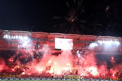 Ζητήθηκε να κατέβει υβριστικό πανό για να αρχίσει το ΑΕΚ-Ολυμπιακός