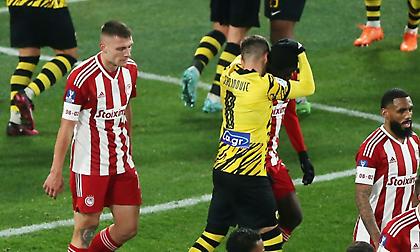 Παρηγόρησε τον Σαμασέκου για το αυτογκόλ ο Γκατσίνοβιτς