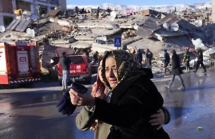 Αγωνία πάνω από τα χαλάσματα: Σχεδόν 16.000 νεκροί σε Τουρκία και Συρία -Δεκάδες χιλιάδες τραυματίες