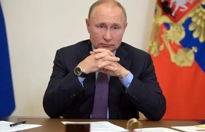 Ο Πούτιν αποχαιρετά με ειρωνικό τρόπο τις ξένες εταιρίες