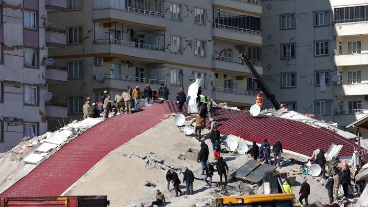 Πάνω από 15.000 οι νεκροί σε Τουρκία και Συρία